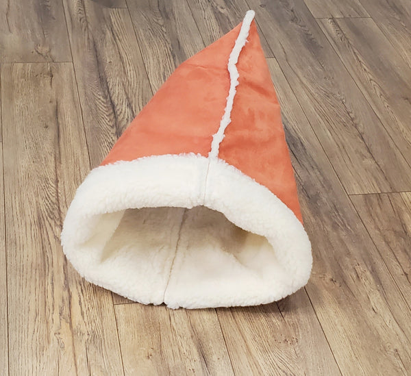 triangle cat den