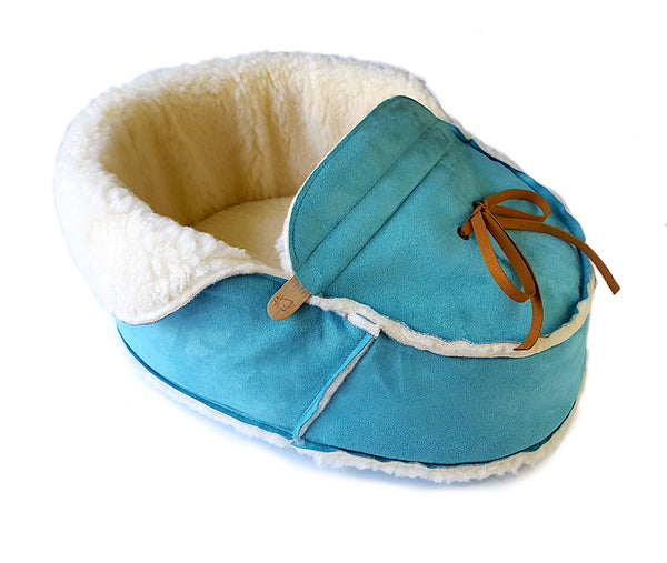 Blue shoe cat bed side view with the top unfolded