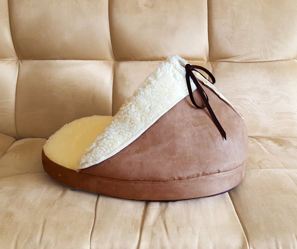 side view of the slipper bed in mocha
